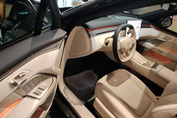 Used ONVO Luxeed L90 2025 Model—Max Six-Seater Version
