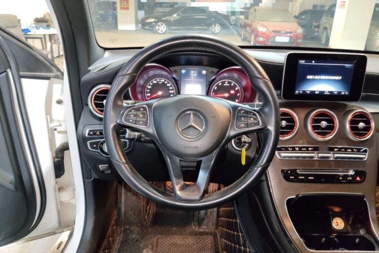 Used Mercedes-Benz GLC 2016 GLC 300 4MATIC Dynamic Model
