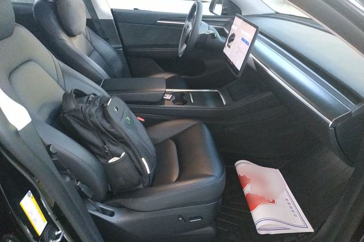 Used Tesla Model Y 2023 Long-Range All-Wheel-Drive Version
