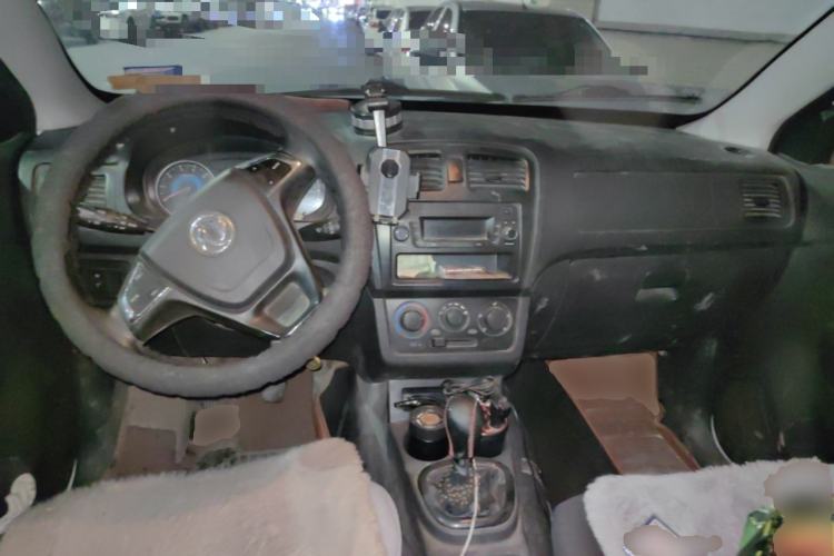 Used Dongfeng Fengon 330 2019 1.5L Manual Practical II China VI Center Console