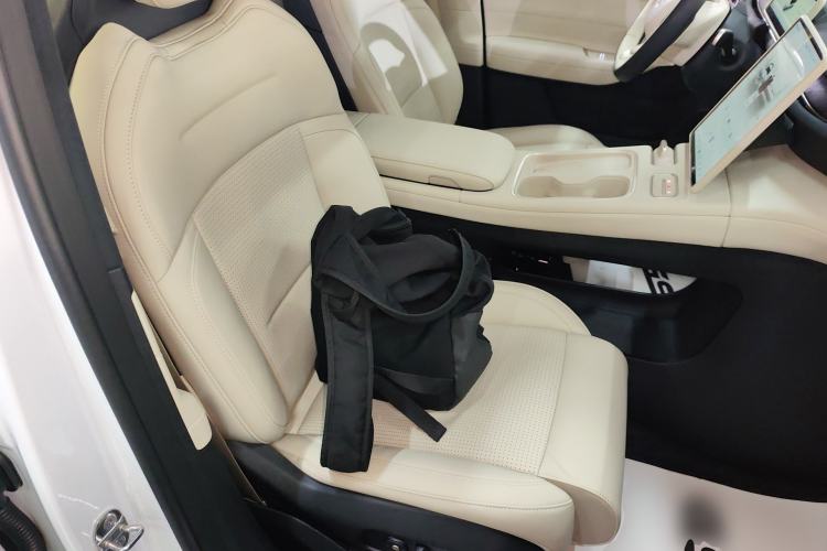 Used Nio ES6 2024 75 kWh Right Front Seat