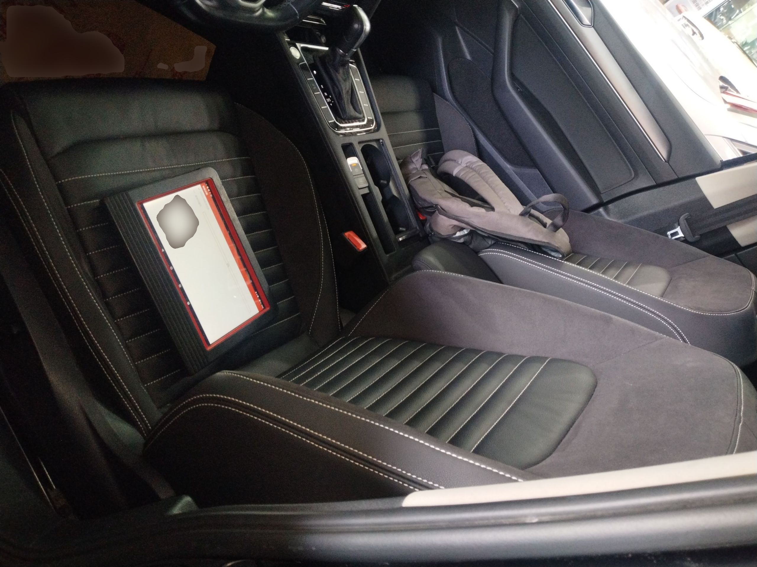 Переднее сиденье в автомобиле