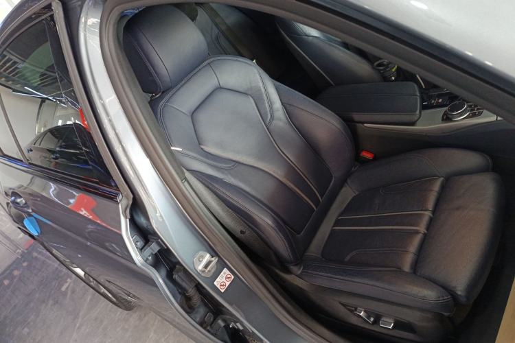 Used BMW 5 Series (Import) 2019 525i M Sport Package
