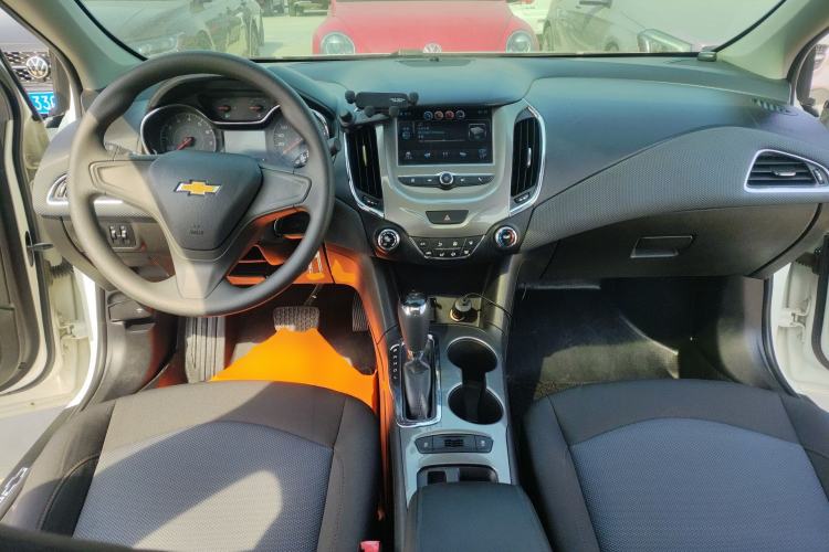 Used Chevrolet Cruze 2017 1.5L Automatic Pioneer Sunroof Edition Center Console