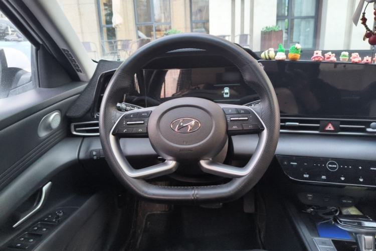 Used Hyundai Elantra 2022 1.5L CVT LUX Prestige Edition
