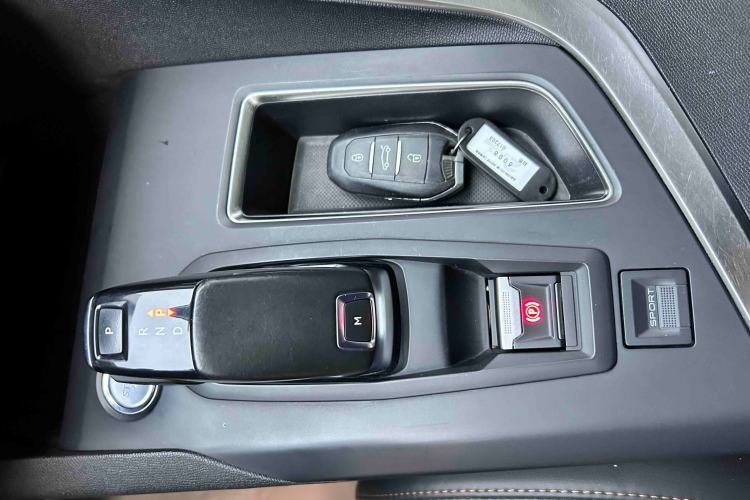 Used Peugeot 5008 2017 380THP 7-Seater Elite Edition
