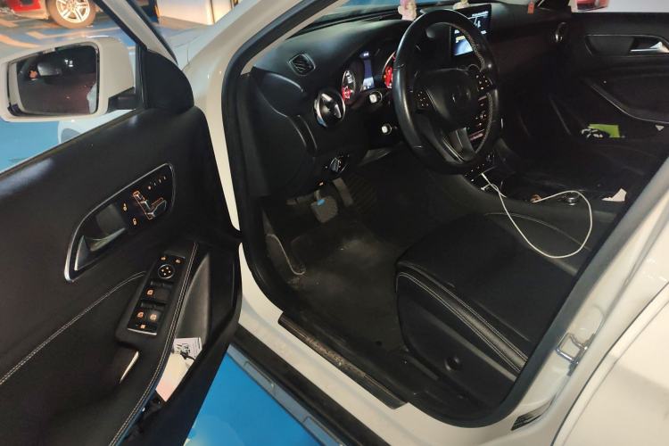 Used Mercedes-Benz GLA 2018 GLA 200 Sport Edition Driver Seat