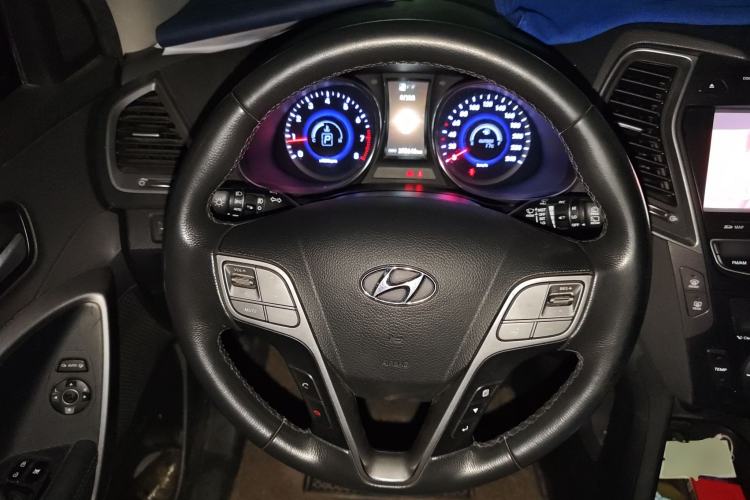 Used Hyundai Santa Fe 2015 2.0T Automatic Two-Wheel Drive Smart Version 5 Seats