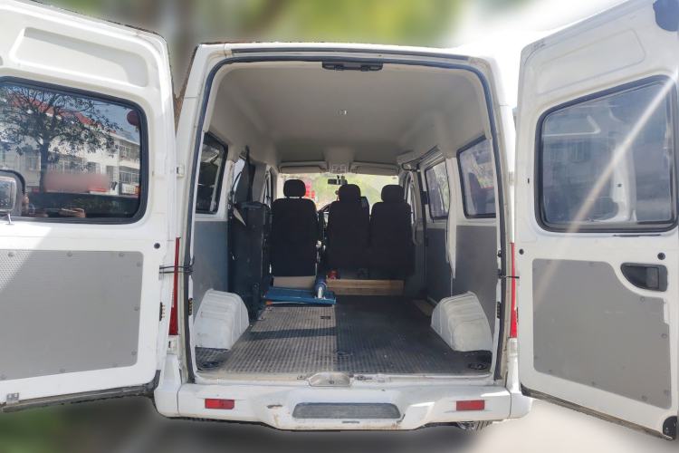 Used SAIC MAXUS Xintu V80 2018 2.5T 6-Speed Manual Aoyuntong Short Wheelbase Mid-Height 5-6 Seater