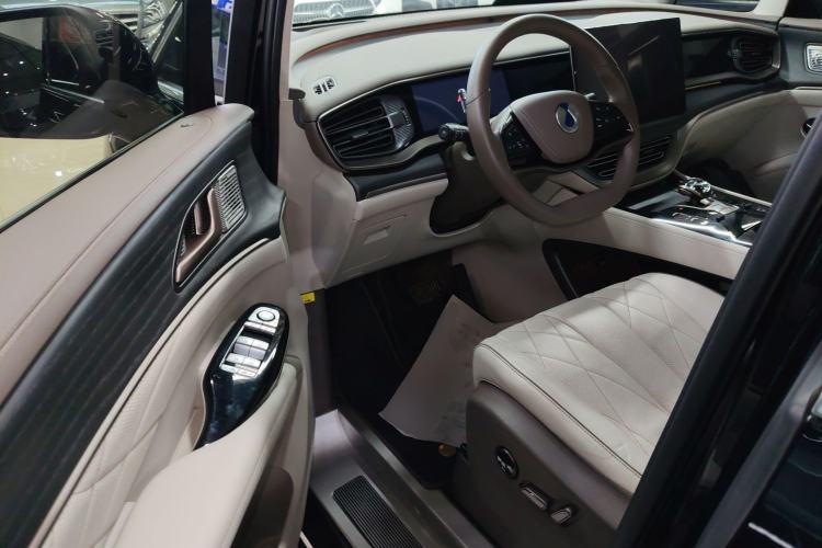 Used Denza D9 2022 DM-i 970 Four-Wheel Drive Flagship Model
