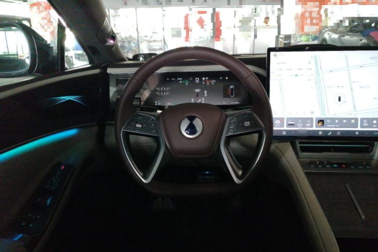 Used Denza Z9 2024 1100 km Four-Wheel Drive Max Version Steering Wheel