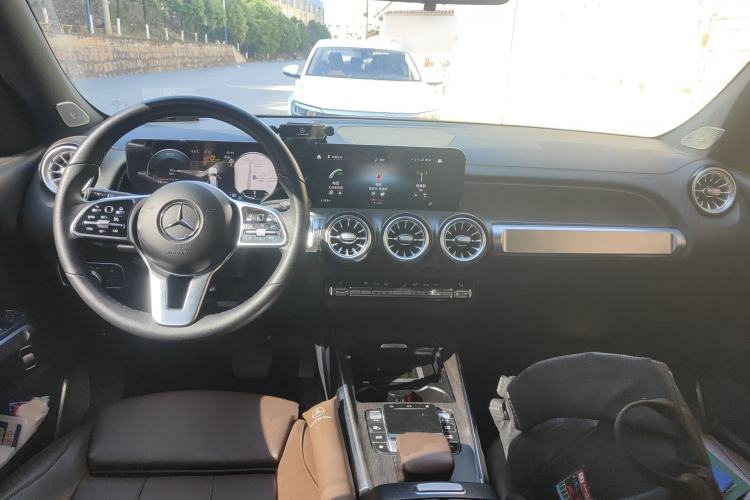 Used Mercedes-Benz GLB 2023 GLB 220 Fashion Model Center Console