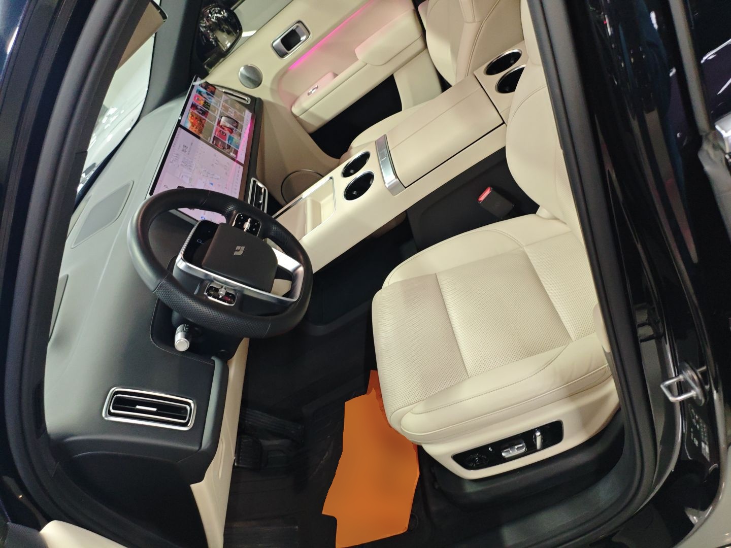 المقاعد الأمامية داخل السيارة