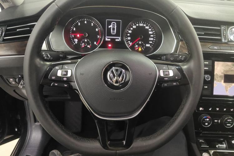 Used Volkswagen Magotan 2019 330TSI DSG Luxury Version China VI Standard Steering Wheel