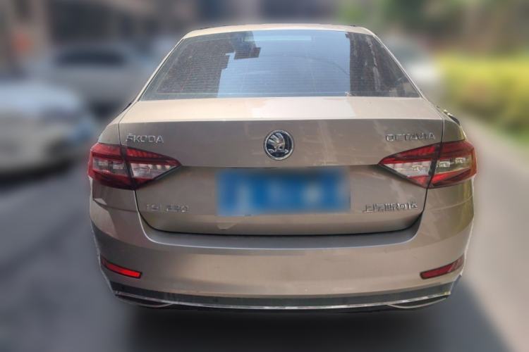 Used Skoda Octavia 2018 TSI230 DSG Luxury Edition Exterior 4