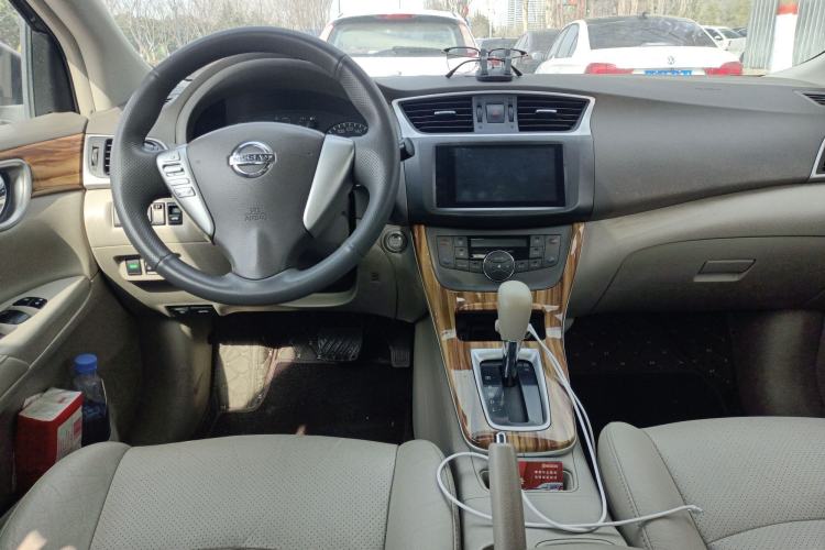 Used Nissan Sylphy 2014 1.6XV CVT Deluxe Edition Center Console