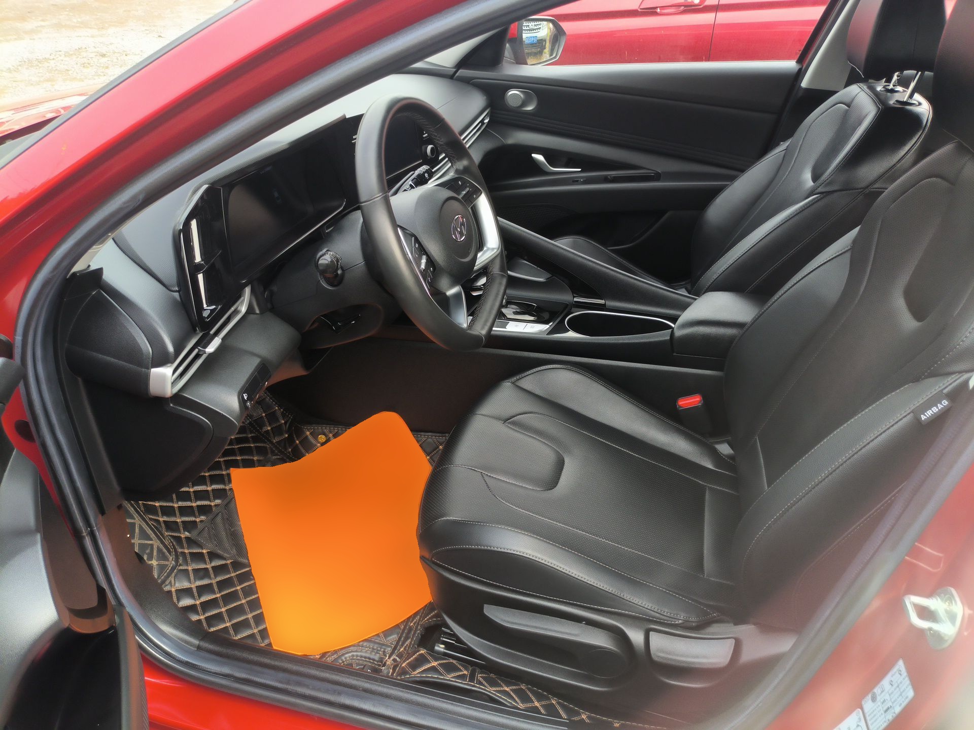 المقاعد الأمامية داخل السيارة