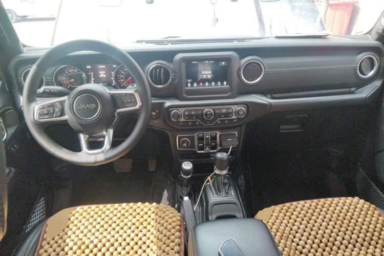 Used Jeep Wrangler 2019 2.0T Sahara Four-Door Version China VI Emission Standard
