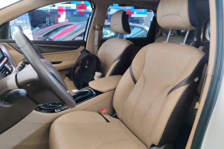 Used Baojun 730 2017 1.8L iAMT Luxury Version 7-Seater
