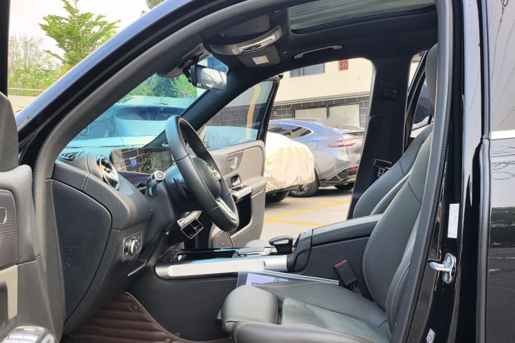 Used Mercedes-Benz EQB 2023-Year Restyled EQB 350 4MATIC Interior 2