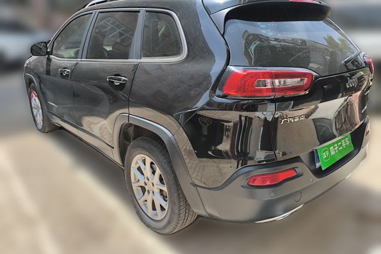 Used Jeep Cherokee 2017 2.0L Superior Edition
