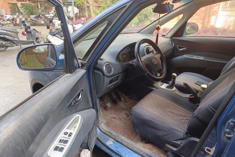 Used JAC Group Refine M2 2012 1.5L MT Comfort Sporty 7-Seater
