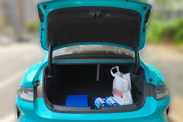 Used Xiaomi Auto SU7 2024 Four-Wheel Drive Ultra-Long Range Advanced Intelligent Driving Max Edition Trunk