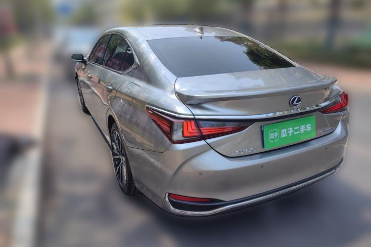 Used Lexus ES 2022 300h Deluxe Edition