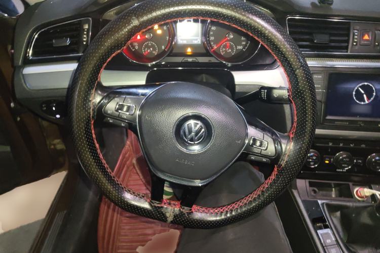 Used Volkswagen Lamando 2017 230TSI Manual Trend Edition Steering Wheel