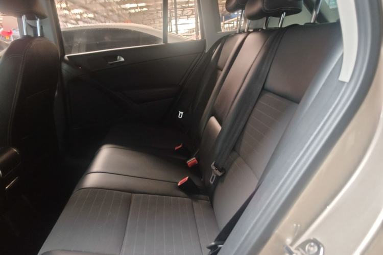 Used Volkswagen Tiguan 2016 300TSI Manual Two-Wheel Drive Trend Edition Left Rear Seat