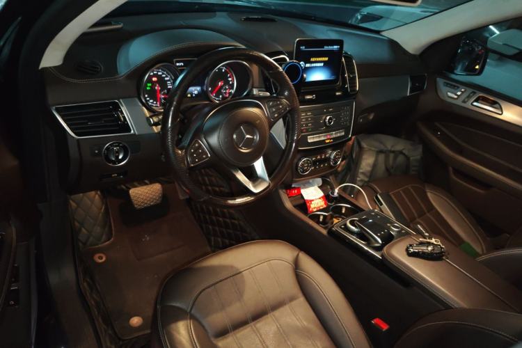 Used Mercedes-Benz GLS 2018 Facelift GLS 320 4MATIC Center Console
