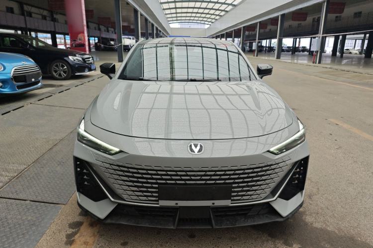 Used CHANGAN UNI-V 2022 1.5T Prestige Version Front