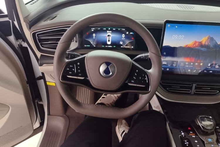 Used Denza D9 2022 DM-i 970 Four-Wheel Drive Flagship Model Steering Wheel