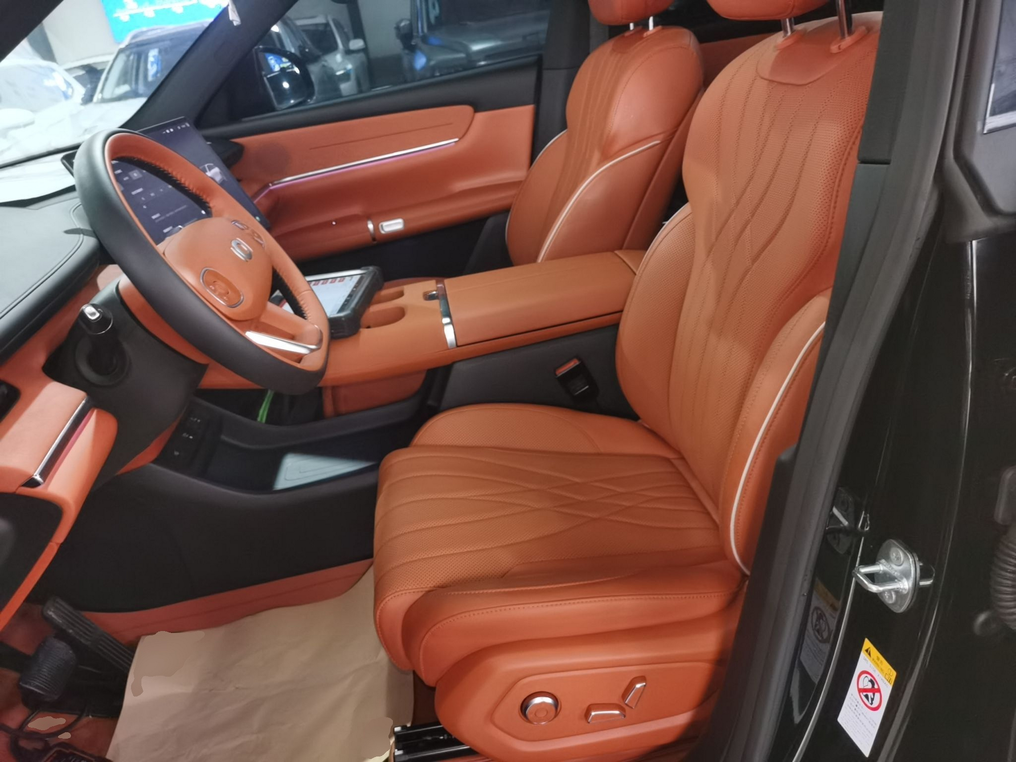 المقاعد الأمامية داخل السيارة