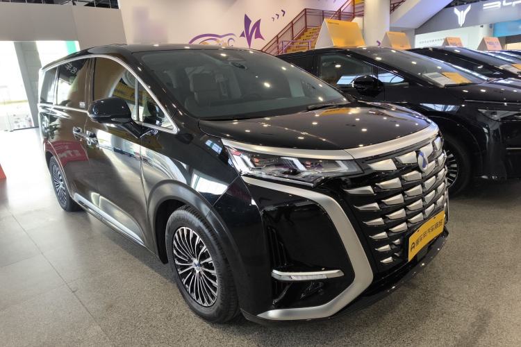 Used Denza D9 2024 DM-i 1050 Luxury Model