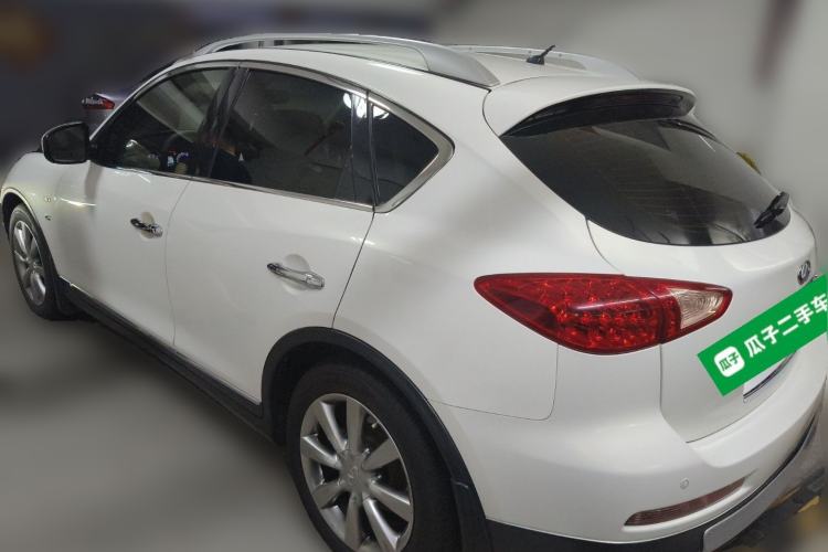 Used Infiniti QX50 2013 2.5L Two-Wheel-Drive Elegant Edition
