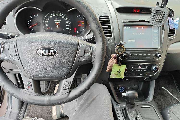 Used Kia Sorento 2013 2.2T 7-seat Diesel Luxury Edition Center Console