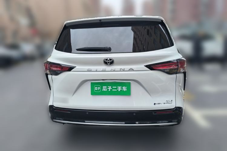Used Toyota SIENNA 2026 Model 2.5L Dual-Engine Four-Wheel-Drive Luxury Edition Rear