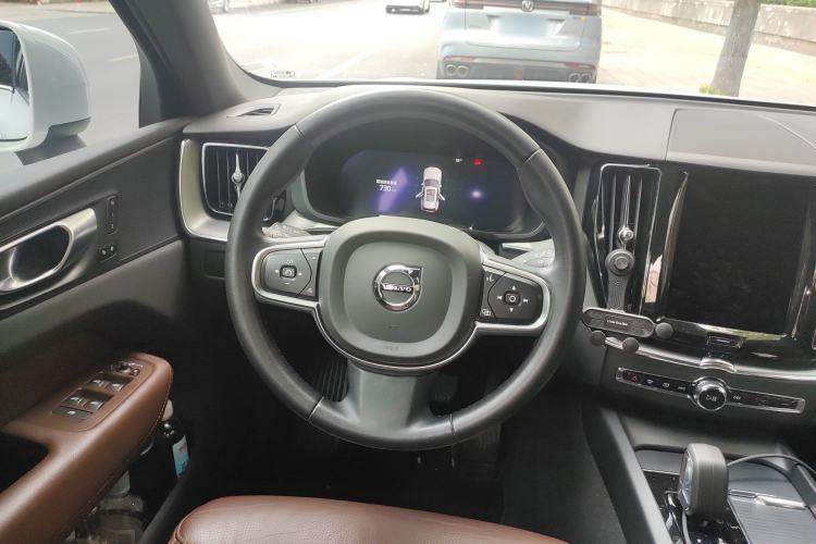 Used Volvo XC60 2024 B5 4x4 Smart Luxury Edition