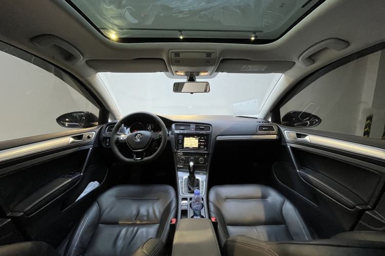 Used Volkswagen Golf 2019 280TSI DSG Comfort Version China VI Standard Interior 1