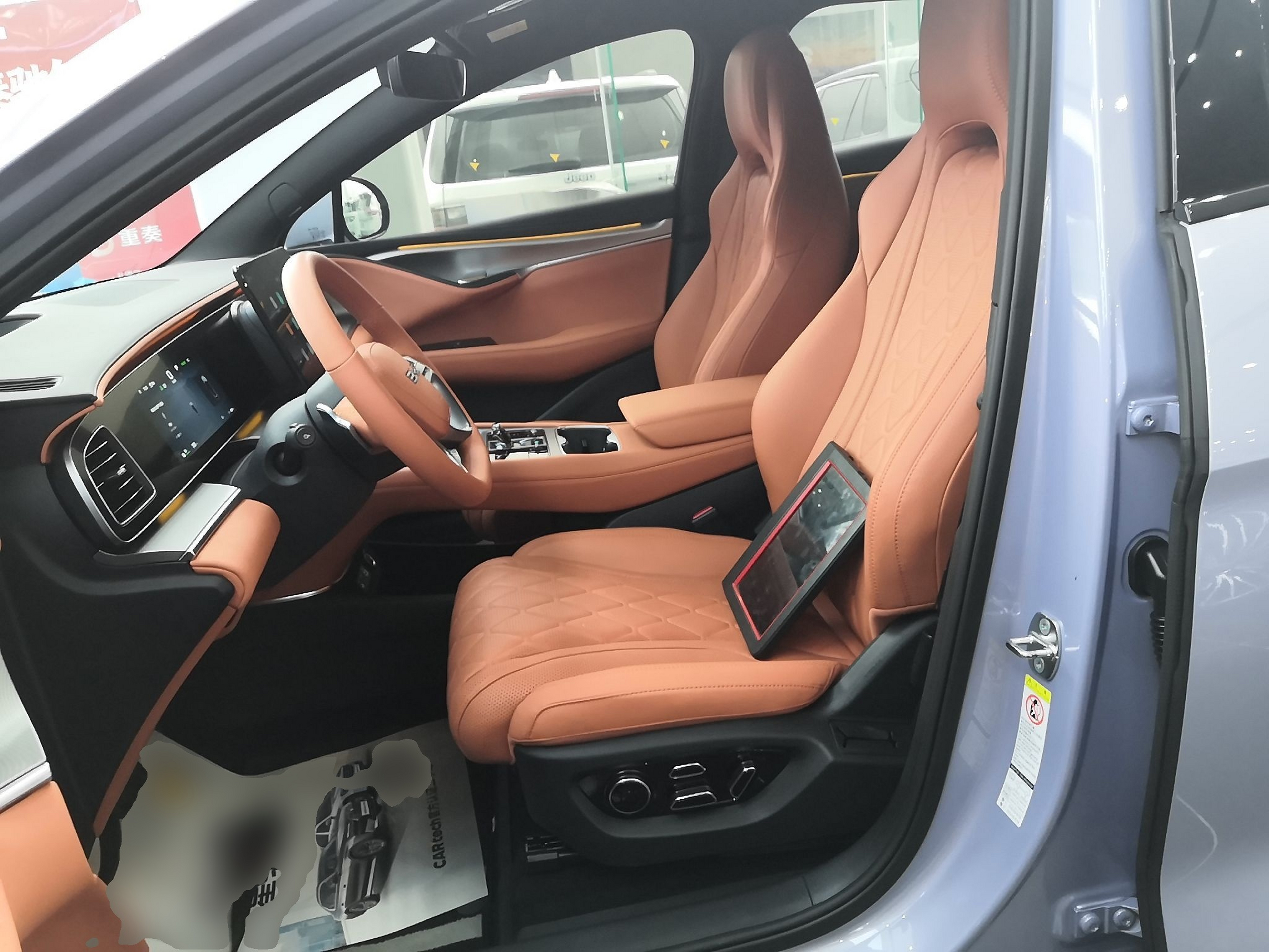 المقاعد الأمامية داخل السيارة