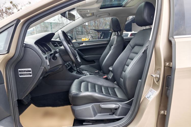 Used Volkswagen Golf 2015 1.4TSI Automatic Luxury Model Interior 3