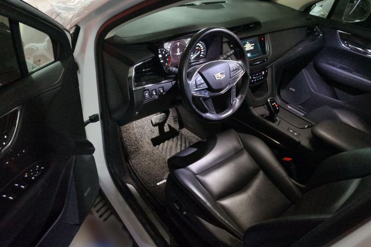 Used Cadillac XT5 2018 25T Luxury Model Driver Seat