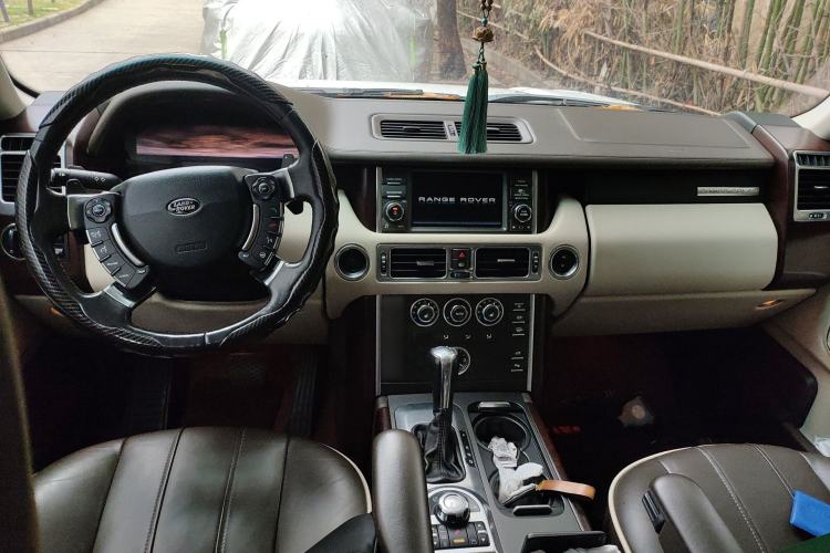 Used Land Rover Range 2012 5.0 NA V8 Center Console