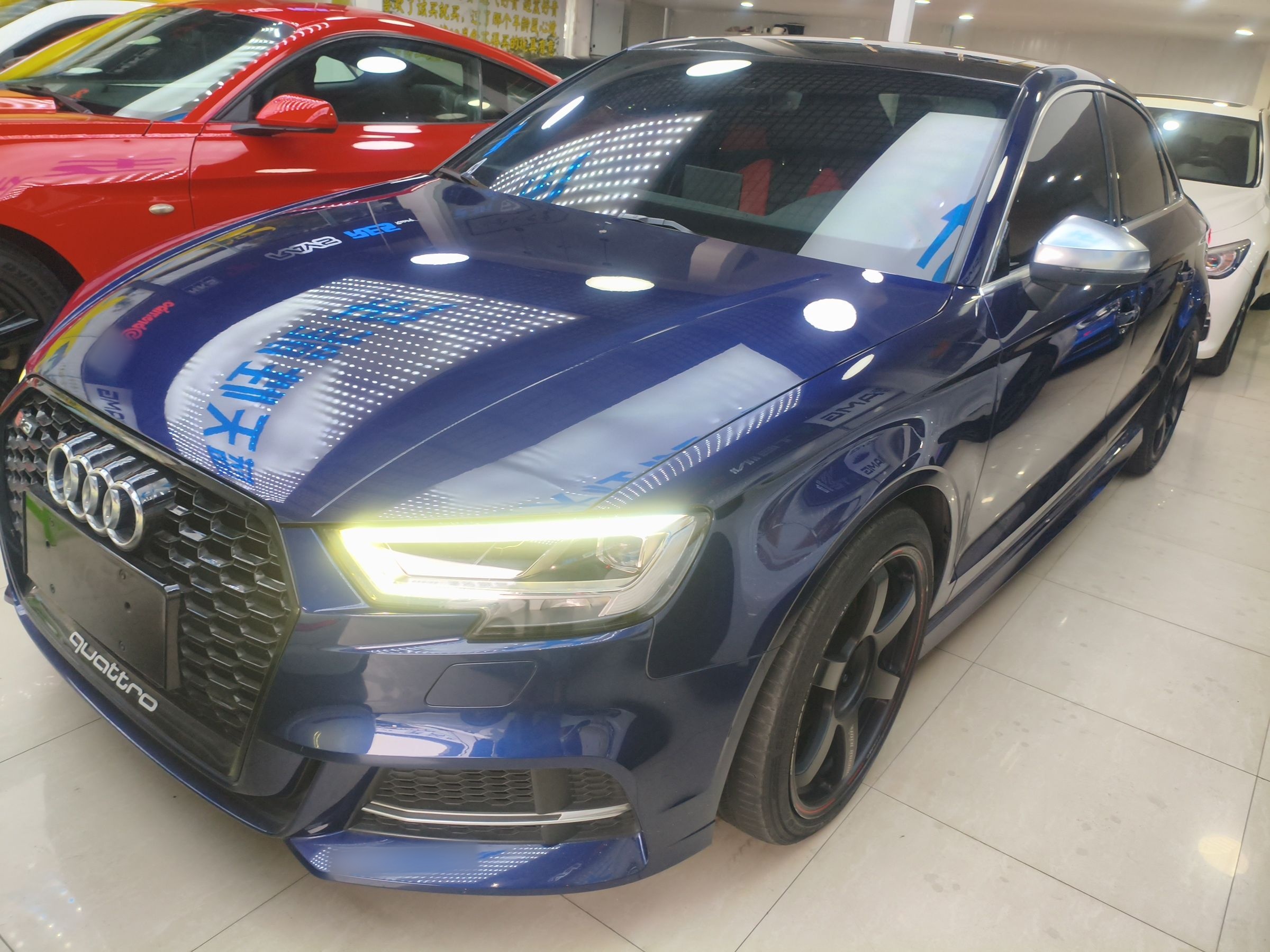 تحت مقدمة السيارة