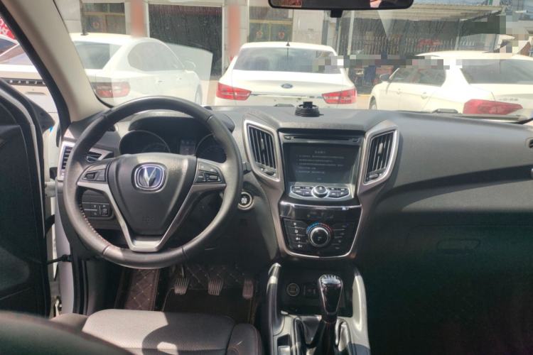 Used CHANGAN CS75 2016 2.0L Manual Luxury Version China V Standard Center Console