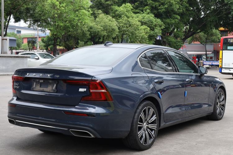 Used Volvo S60 New Energy 2022 T8 eDrive Hybrid All-Wheel Drive Smart Luxury Edition Exterior 3