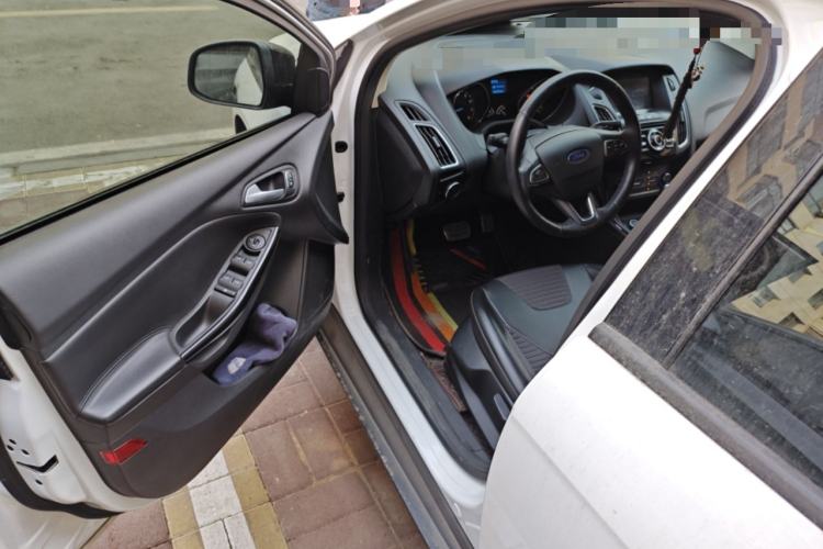 Used Ford Focus 2018 Hatchback Classic 1.6L Automatic Trendy SmartDrive Edition Driver Seat