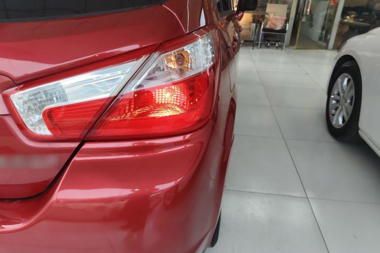 Used Venucia R50 2014 1.6L Automatic Splendid Edition
