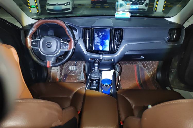 Used Volvo XC60 2019 T5 4x4 Zhiyuan Edition China VI Standard
